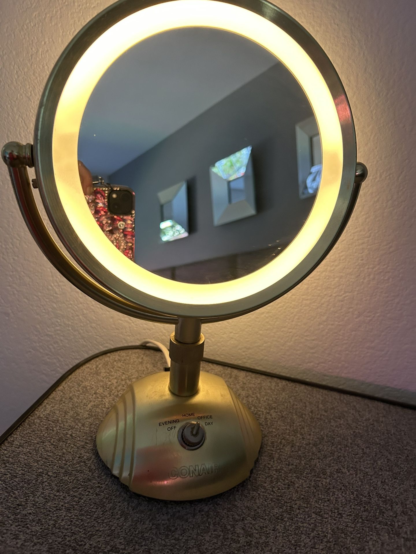 Conair Lighted Makeup 10X Magnifying Mirror / Vanity Mirror 