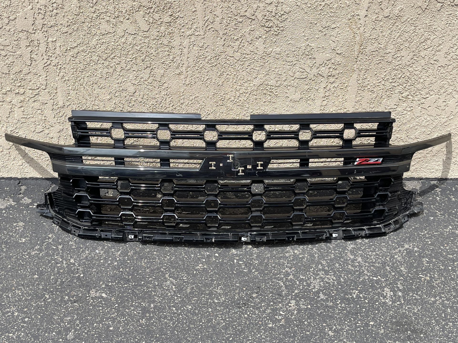 2021 2022 CHEVROLET TAHOE SUBURBAN Z71 FRONT GRILLE BLACK (contact info removed)2 OEM