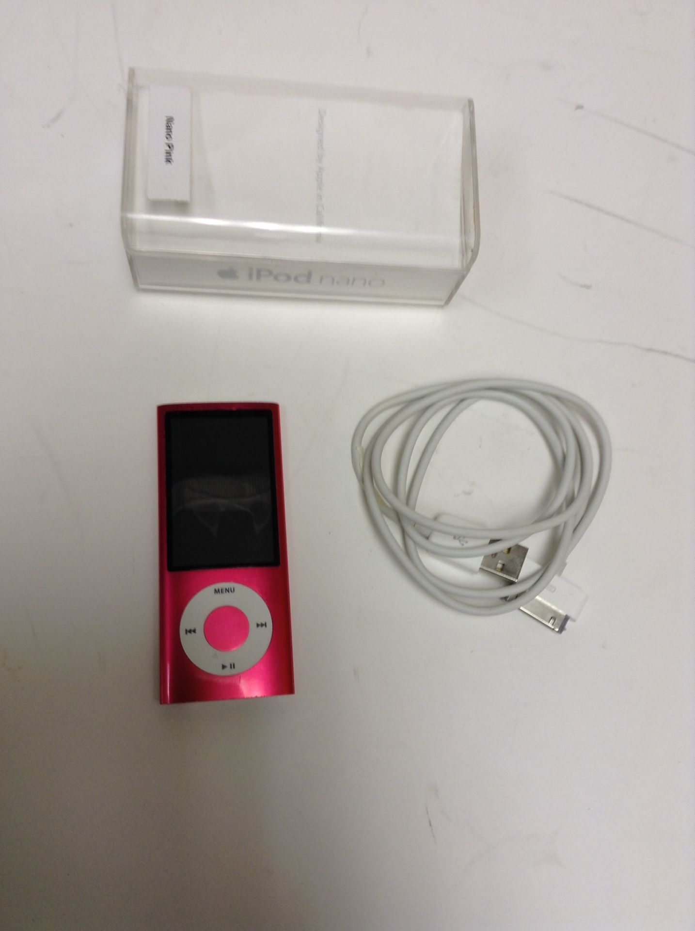 Apple iPod Nano 5th Generation Pink 8 GB Video Camera (In Mint Condition)
