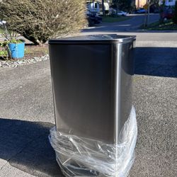 Stainless Steel 8-gallon Trash Can