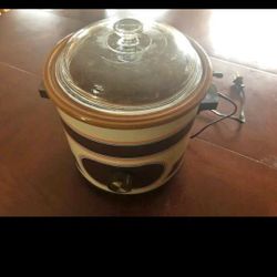 Rival 3.5 qt slow cooker.
