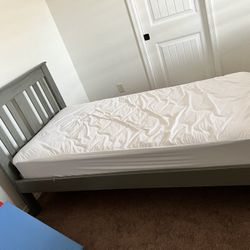 Twin bed with Mattress