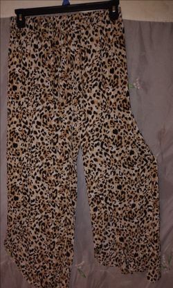 New Time and Tru Leopard Print Flowy Wide Leg Cut Elastic Waist Band and Curved Tulip-Style Pedal Slits Cover Up Pants (8-10)