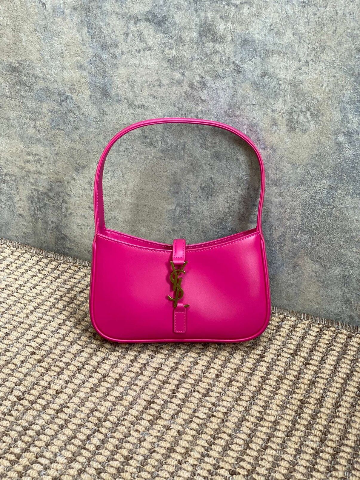 Daily versatile styles