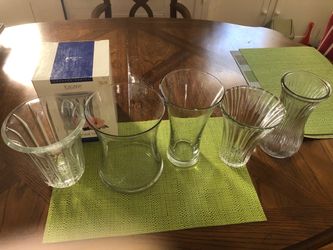 5 Crystal vases