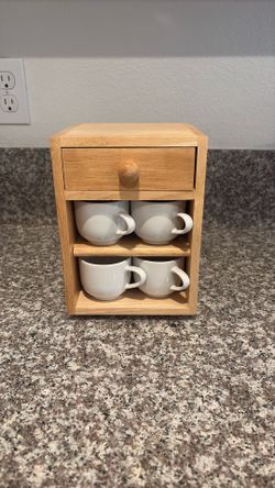 Set Of 4 Expresso Cups With 4 spoons In A Spinning Display