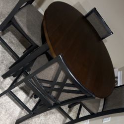 Amazing Dining Room Table Like New 