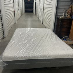 Sealy Queen Posturepedic Set  