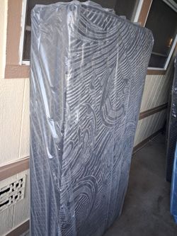 Twin  sise  pillow top and box spring
