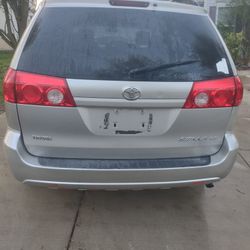 2008  Toyota Sienna automatic transmission 