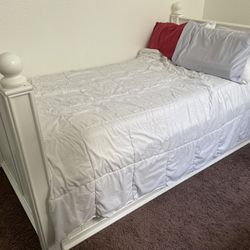 White Pottery Barn Trundle Day Bed