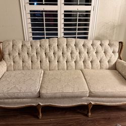 Elegant Traditional Tufted Sofa and Loveseat – Excellent Condition