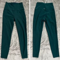 Beyond Yoga dark hunter green leggings EUC - size M h