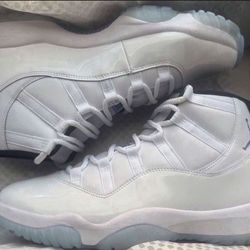 Size 43(10) in men,  Worn twice(I’m always in the car) I paid retail for these over $700  PRICE IS FIRM