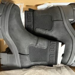 Women / UGG  Size 9 $150