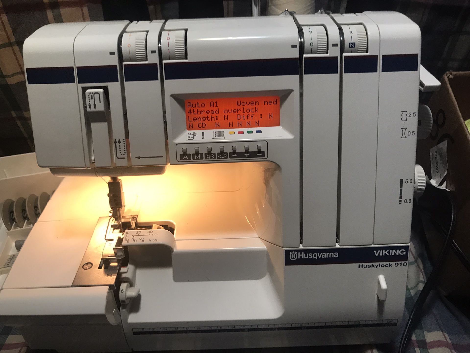 Husqvarna Viking Huskylock 910 Computerized Sewing Machine