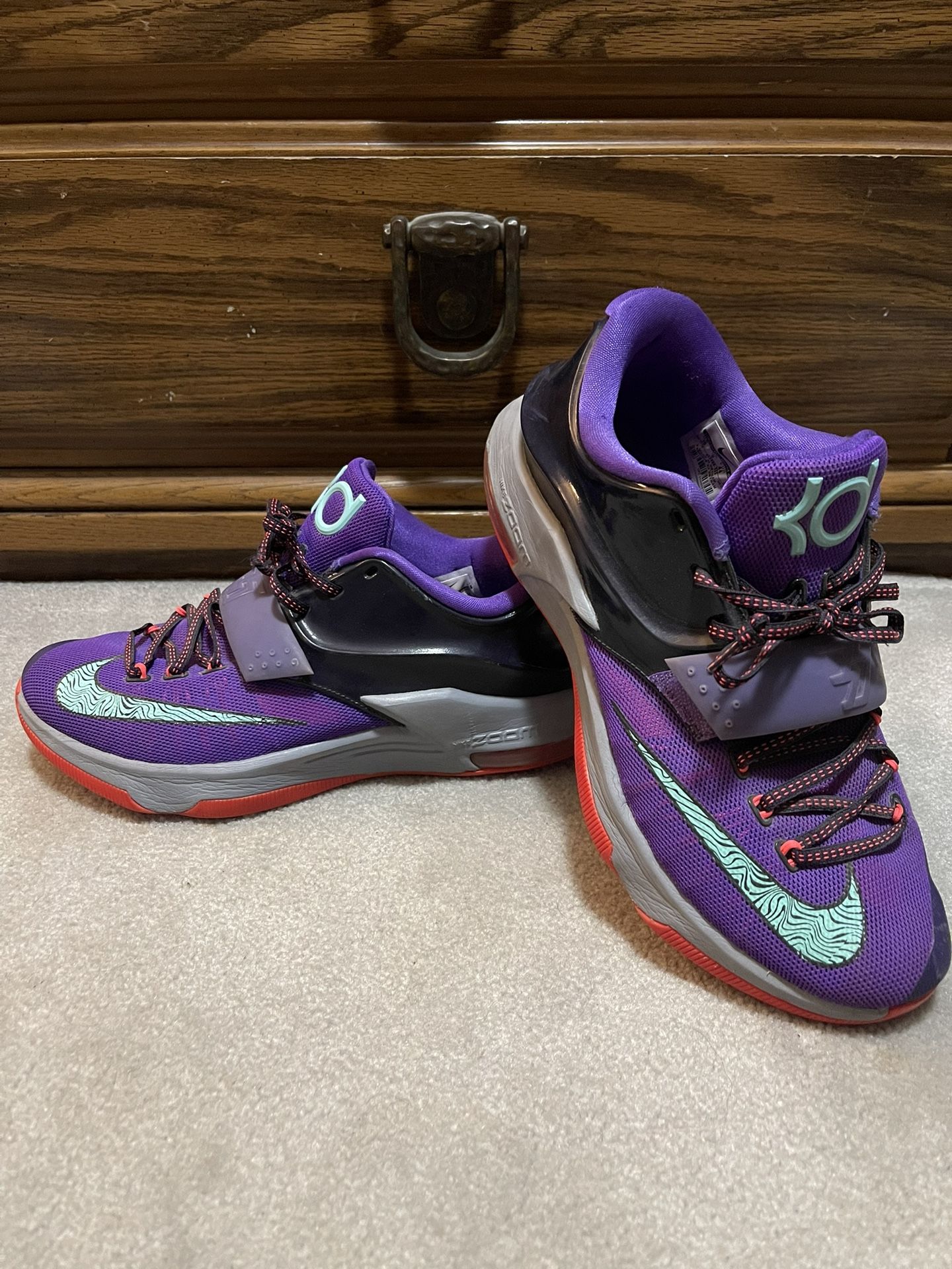 KD 7 Lightning Mens Size 10