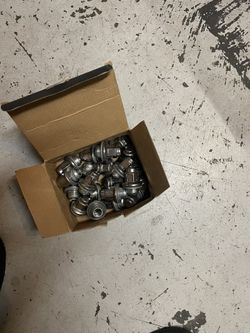 lug nuts for Cadillac size 14x1.5 or any car has same size