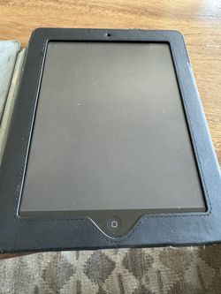 First Generation Apple iPad With Charger