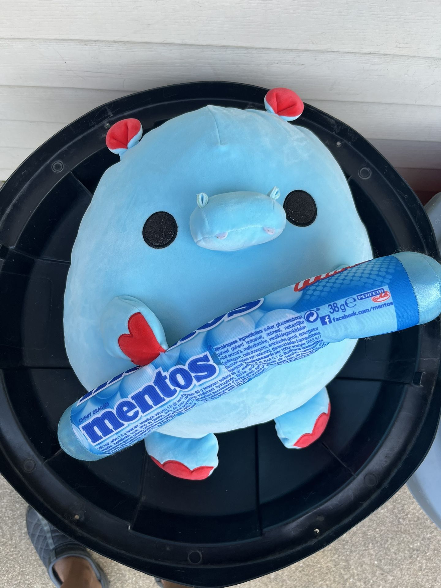 Zuru Snackles Huge Hippo Plush Ultra Soft Plush W/Mentos