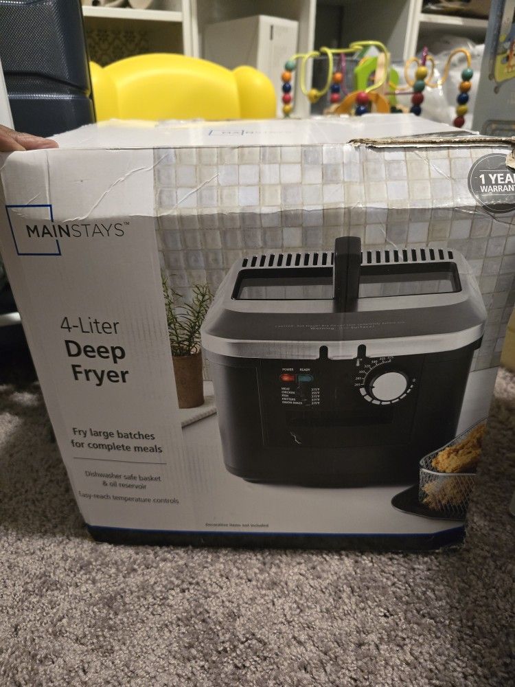 Mainstays 4L Electric Deep Fryer, Matte Black, Stainless Lid, 1800W
CONDITION: