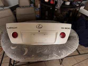 Lexus Is300 Trunk