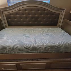 Day bed with trundle, twin extra large. Two beds in one