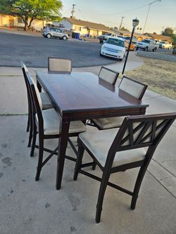 Dinning Room Table and Chairs