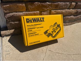 Dewalt DXCM55040 Quadraport Air Line Splitter W/Regulator Oil Filled Gauge