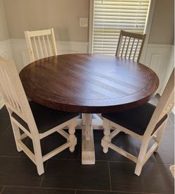 Solid Wood Farmhouse Round Dining Table & 4 Chairs – Excellent Condition