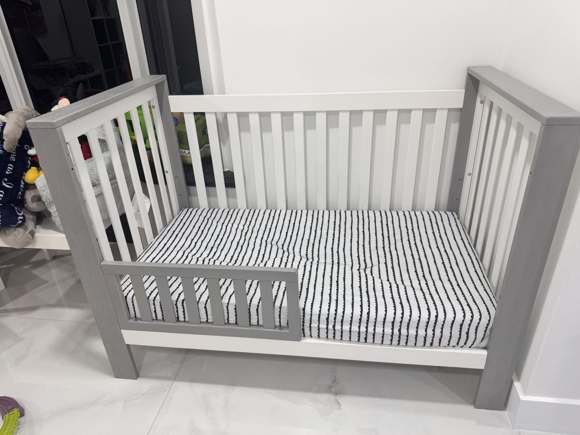 Delta children Toddler bed Plus Mattress