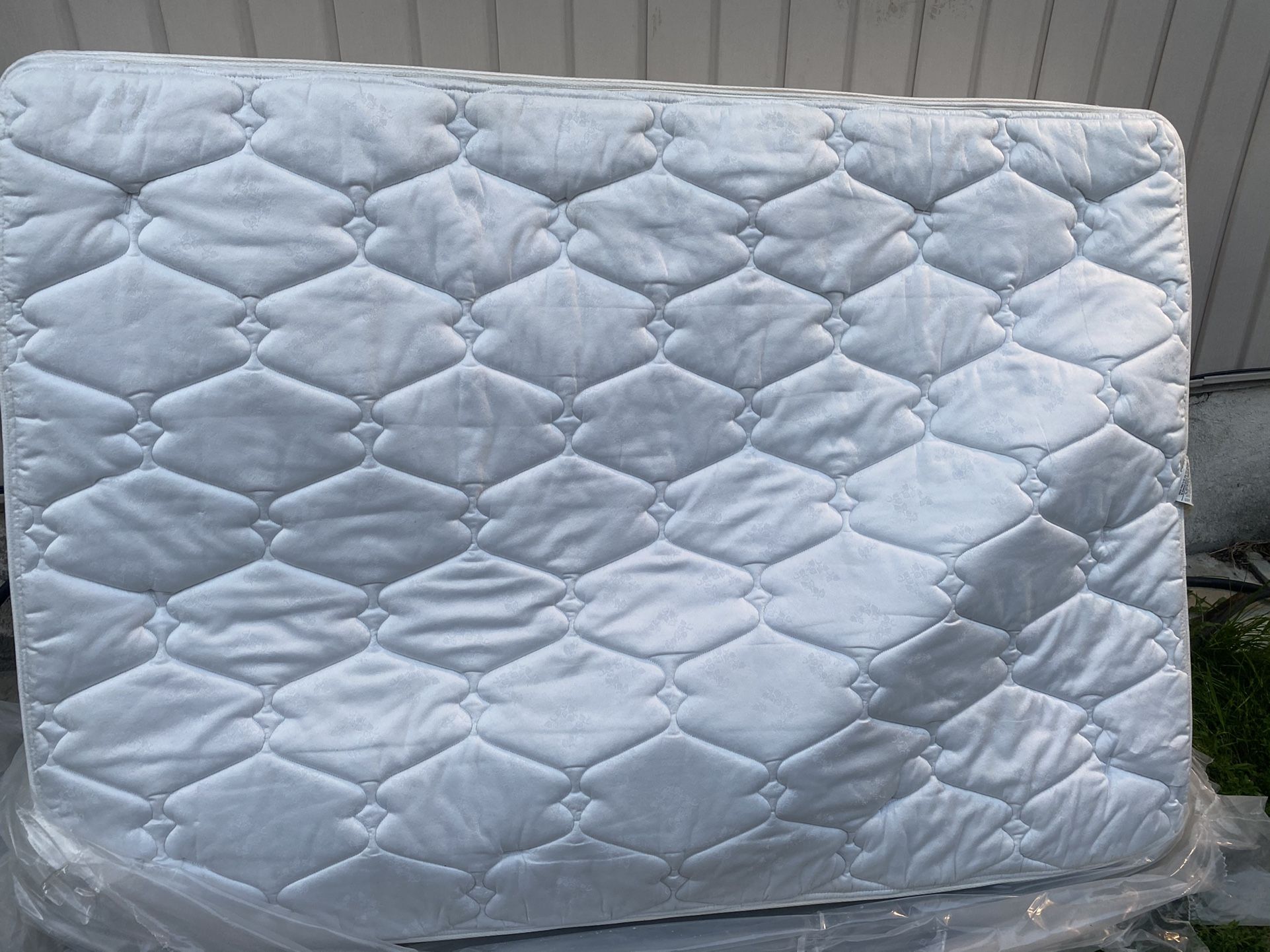 Full Mattes For $100 Text Me If Interested , Just Mattress