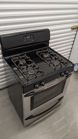 Frigidaire 30” Gas Stove / Oven – 4 Burner – Stainless & Black – $280 OBO
