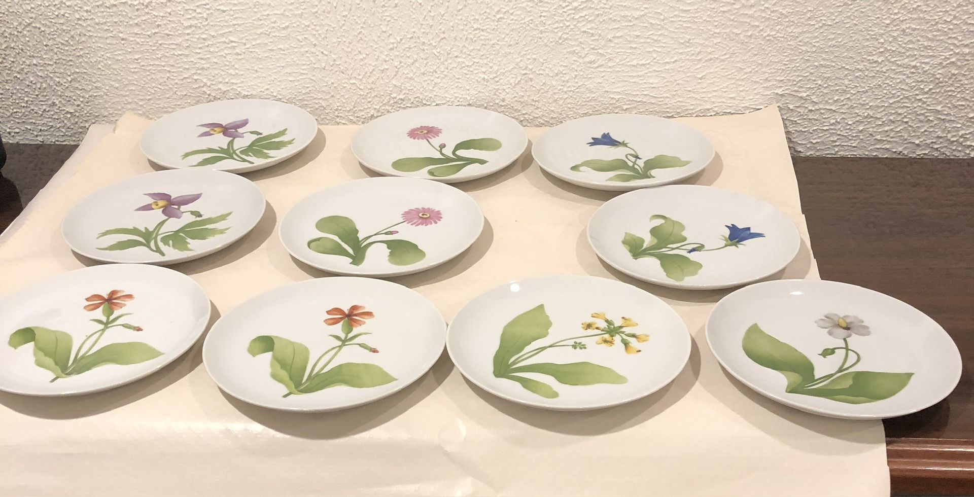 A Collection Of 10 Tuileries Fine China Tuscany Flowers Plates Made In Japan 7.50 “ Diameter, Lunch Dish Very good condition, local pick up or shipp