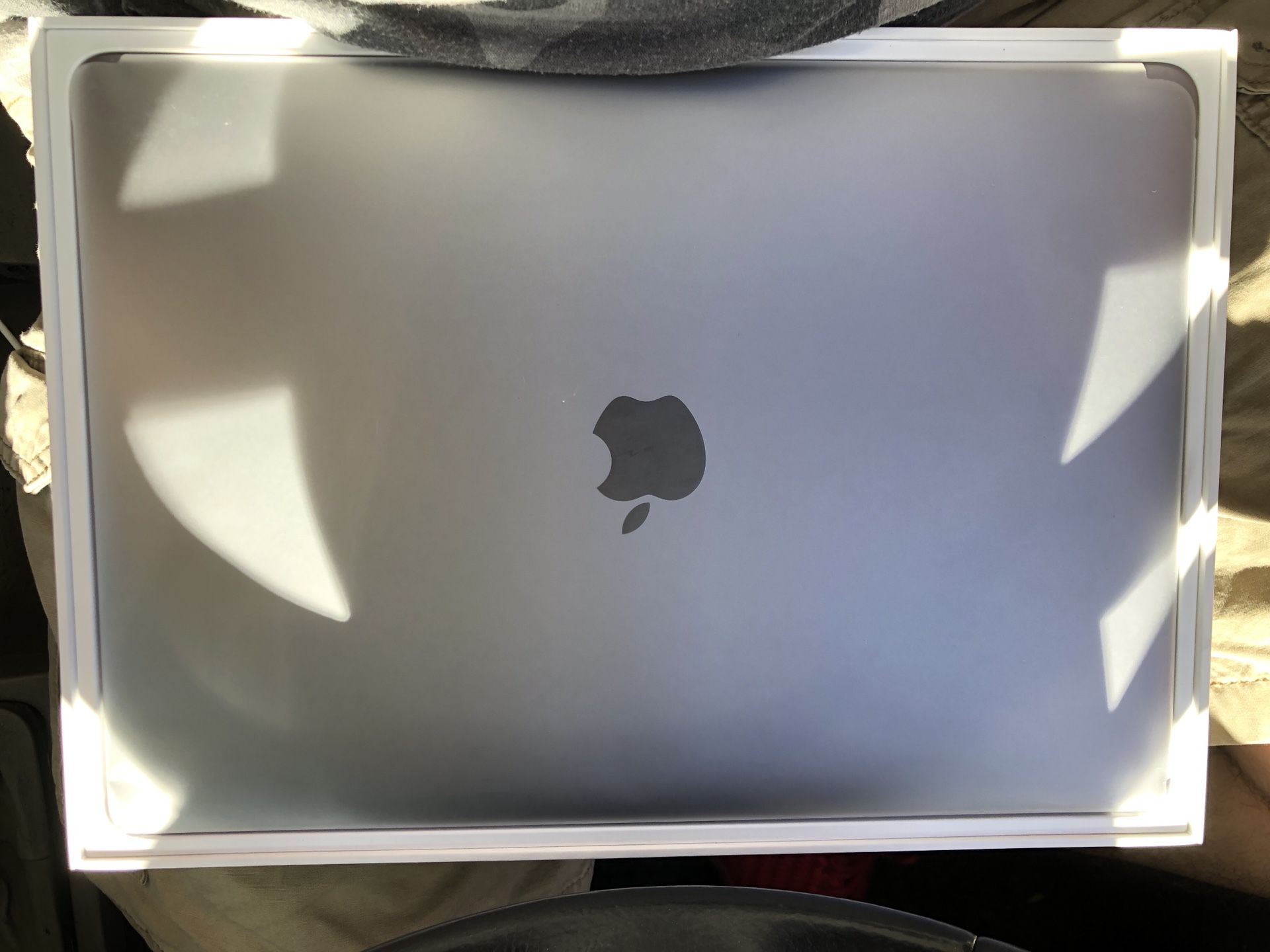 MacBook Pro 13inch 2.4GHz 256GB TouchBar (2019)