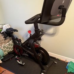 Peloton Bike For Sale. 