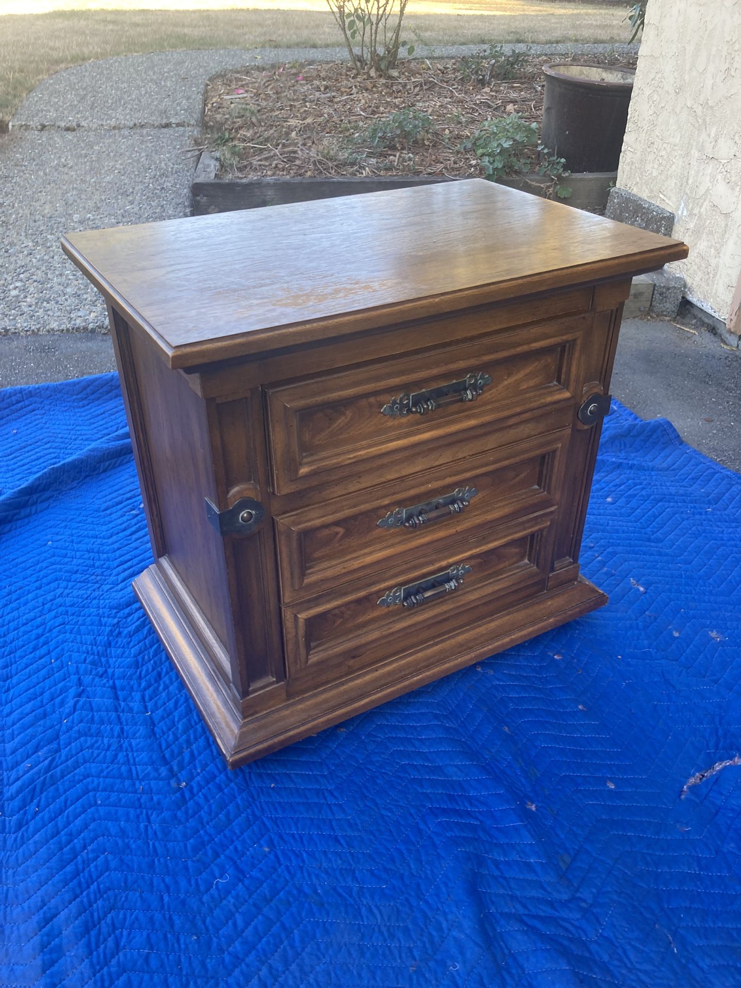 Nightstand, Cherry, 2 Dovetail Drawers, Brass Knockers, Delivery