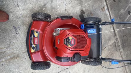 Toro lawnmower 22 inch cut 725 motor this is the big one self-propelled for that one time cut your grass all the time machine is like new