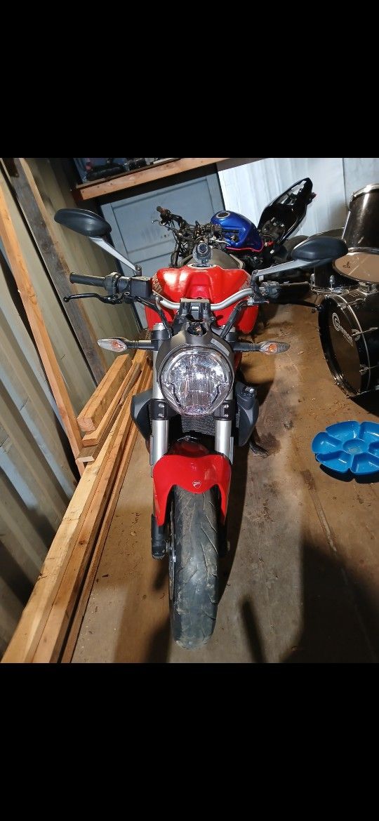 2017 Ducati Monster 850ccs 