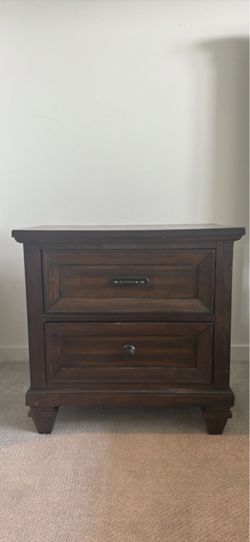 Nightstand — Sevilla Walnut with USB port