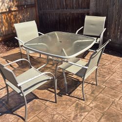 Outside Patio Table +4 Chairs