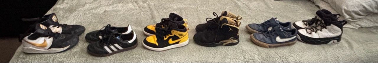 Kids shoes for sale ! Good condition