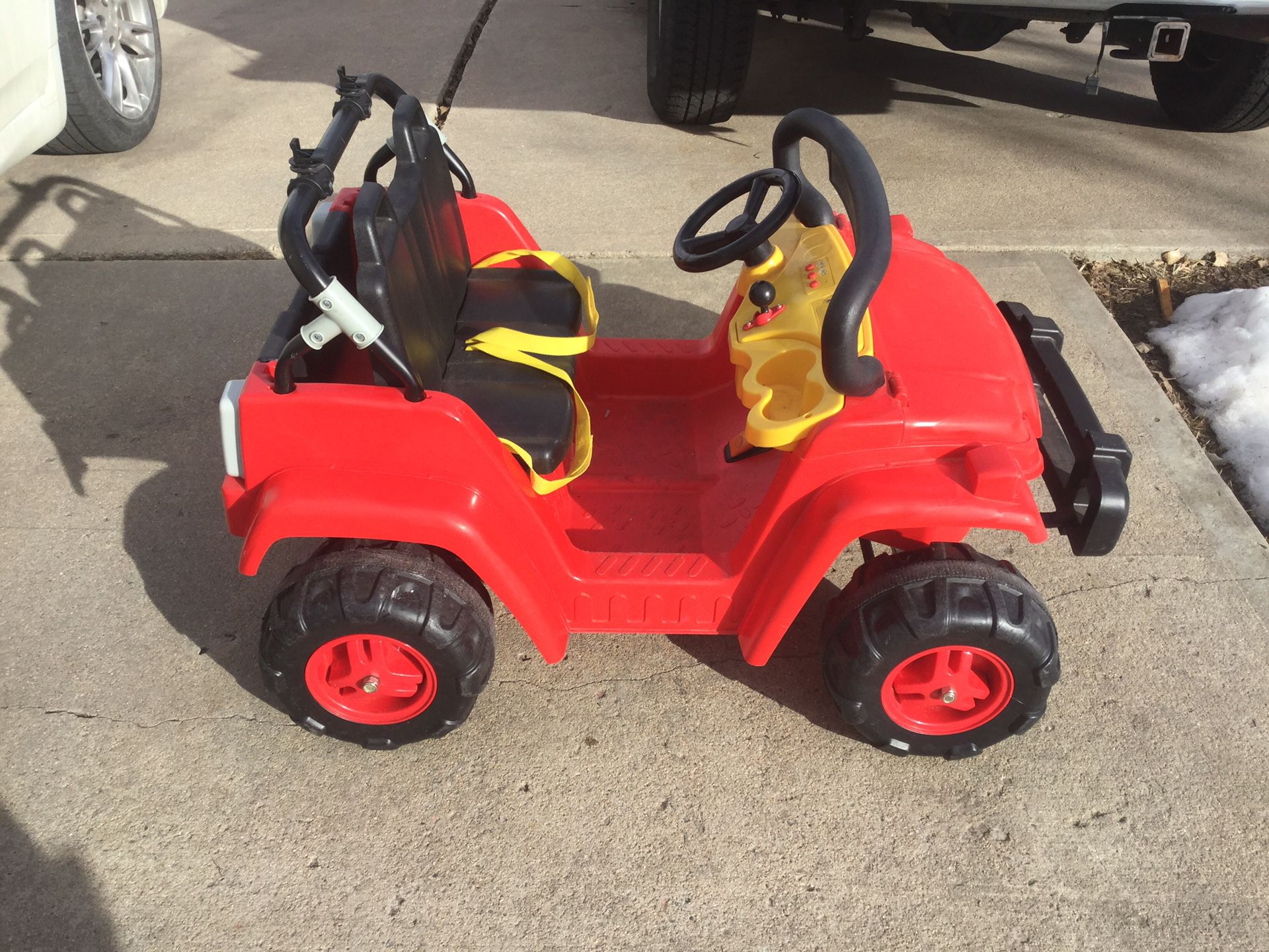 Power Wheels Jeep with a brand new 12 volt battery and charger