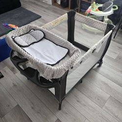 Graco Pack 'n Play with Bassinet and Changer
