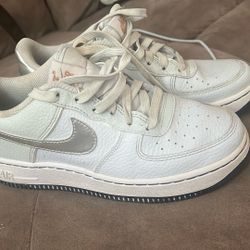 Nike Shoes Used 4.5youth Or 6 Women 