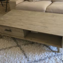 Modern Wood Coffee Table + Carpet Set & Cozy Wibes - $250