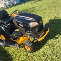 46" cut Craftsman Riding lawnmower runs cuts great comes with bagger system 900 cash firm