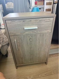 Wood accent table / nightstand