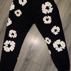 Denim Tears Cotton Wreath Sweats (SIZE LARGE)