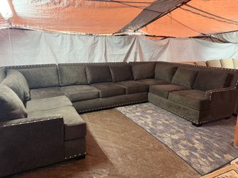 Dark gray blackish Couch great condition clean we saw all the time delivery $40 local